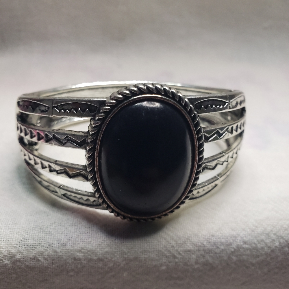 Beautiful Silvertone Cuff Hinged Bracelet with Black Stone (maybe lucite)